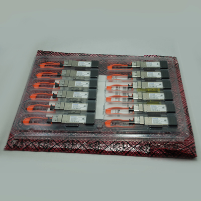 फिनिसर FTL410QD4C 40GBASE-SR4 / 10GBASE-SR 300m QSFP+ Gen4 ब्रेकआउट से 10GBASE-SR ईथरनेट